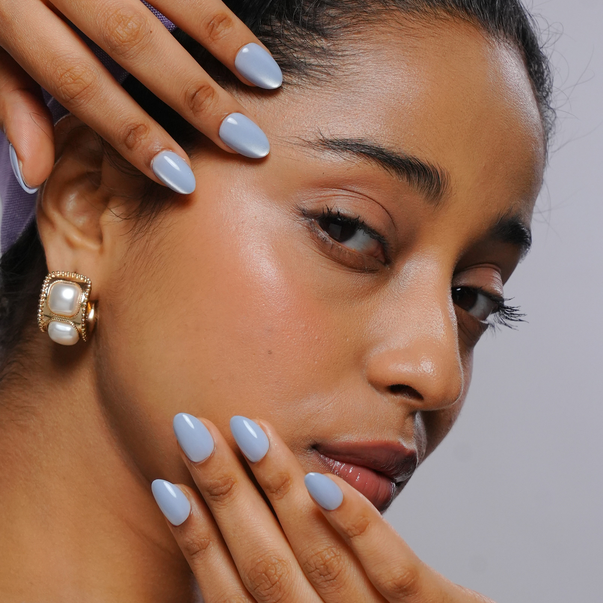 Blue Lagoon | Reusable Press-On Nails | 24 Pcs | Moonstone Cat Eye | Almond Shape | Short