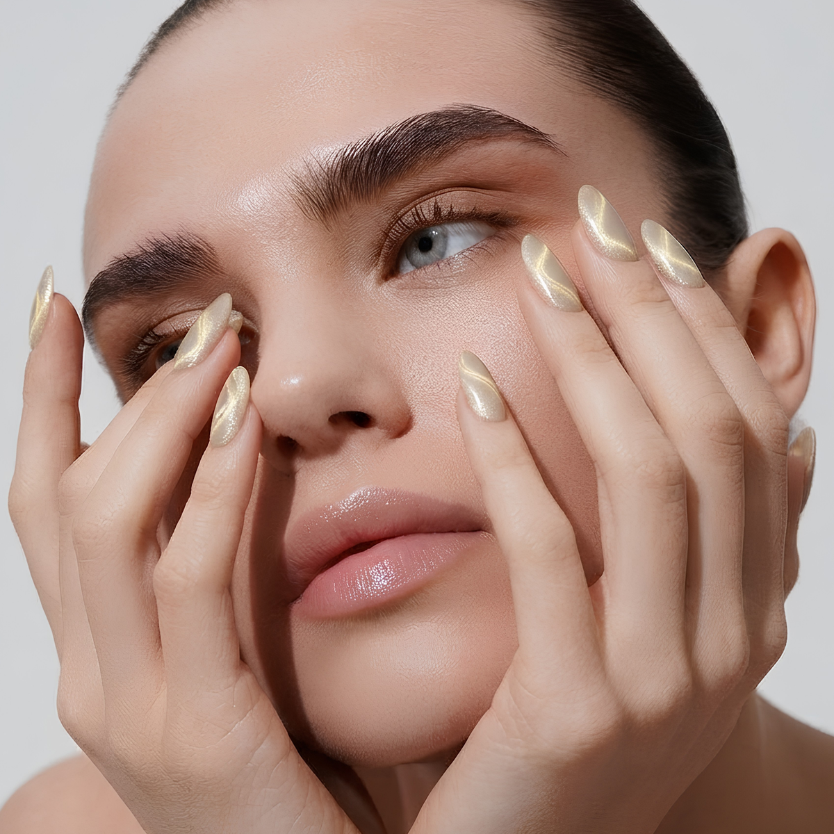 Golden Touch | Reusable Press-On Nails | 24 Pcs | Milky Nude Cat Eye | Almond Shape | Medium